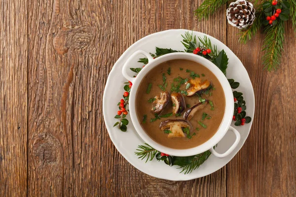 Sopa Champiñones Tradicional Hecha Champiñones Porcini Decoración Navidad Vista Superior — Foto de Stock