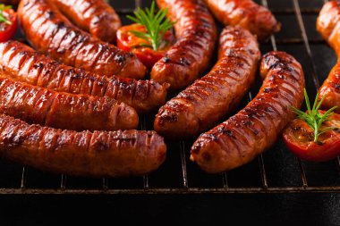 Izgara sosis. Ön görünüm. 