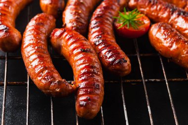 Izgara sosis. Ön görünüm. 