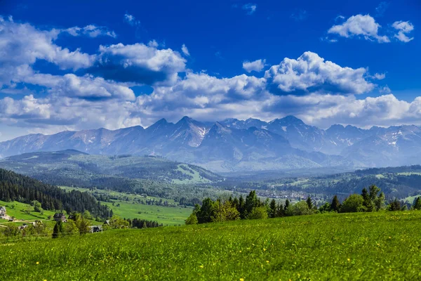 Προβολή Των Βουνών Tatra Την Άνοιξη — Φωτογραφία Αρχείου