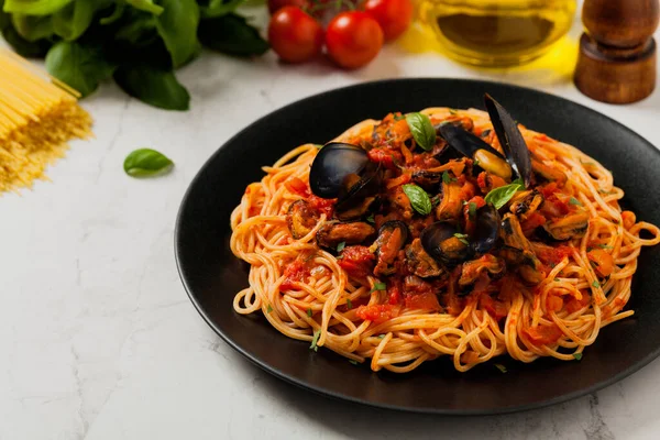 Spaghetti Mussels Front View Stone Background — Stock Photo, Image