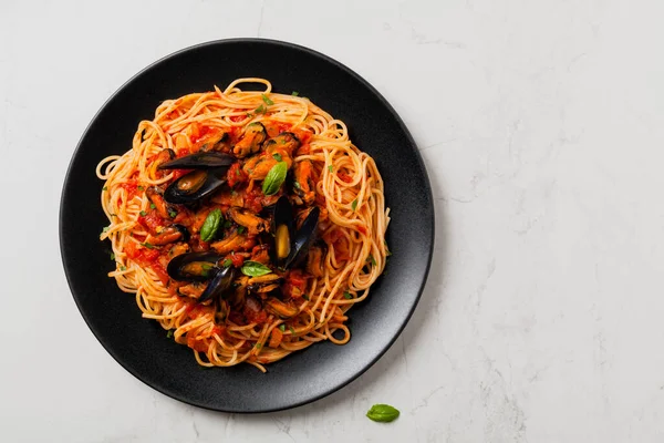 Spaghetti Mussels Top View Stone Background — Stock Photo, Image