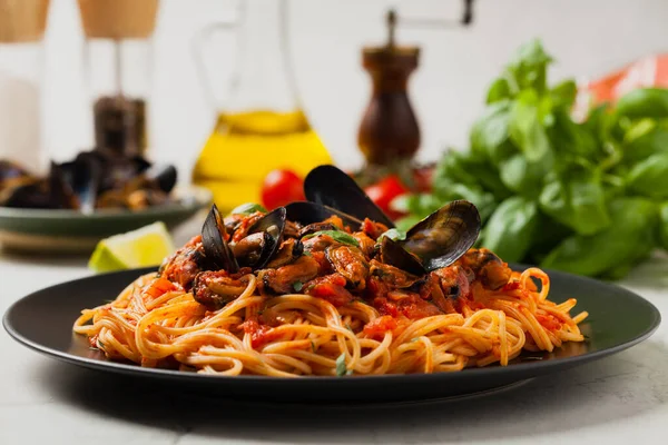 Spaghetti Mussels Front View Stone Background — Stock Photo, Image