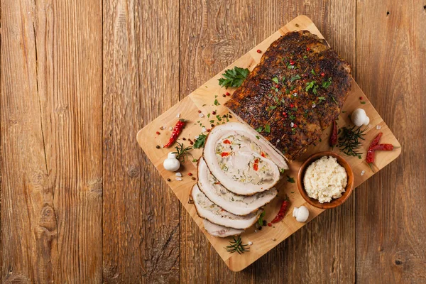 Bakat Hela Bacon Roulade Med Malet Kött Svamp Och Paprika — Stockfoto