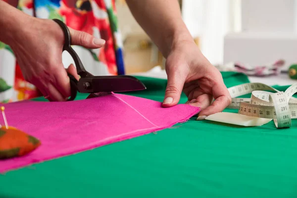 Taller Costura Preparando Manta Coser Cortando Material Costura Corte Patrón —  Fotos de Stock