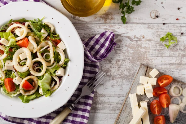 Salat Mit Tintenfischringen Ansicht Von Oben — Stockfoto