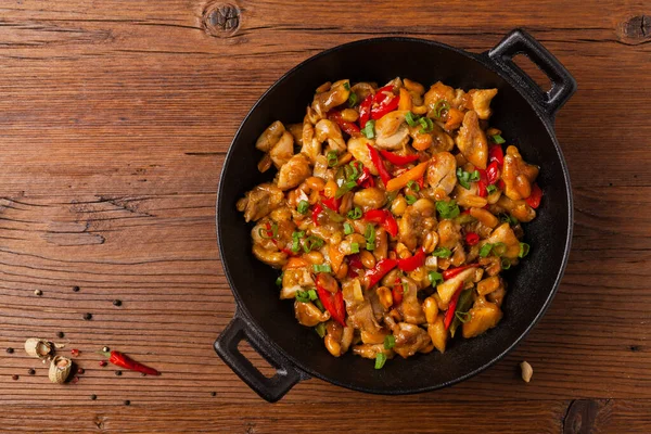 Csirke Kung Pao Sült Csirke Darabok Mogyoróval Paprikával Első Látásra — Stock Fotó