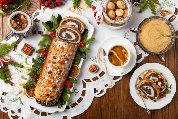 Poppy Seed Roulade Christmas Decoration Served Coffee Tea Top View — Stock Photo, Image