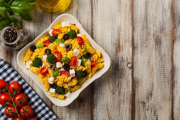Makarna Peynirli Salata Üst Manzara Düz Yatıyordu — Stok fotoğraf