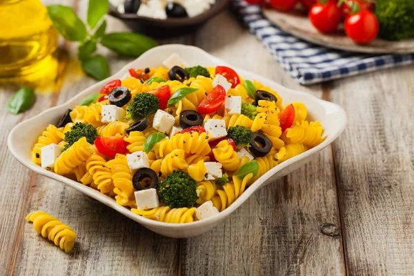 Salat Mit Nudeln Und Feta Käse Frontansicht — Stockfoto