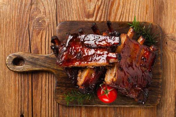 Roasted Pork Ribs Bbq Sauce Served Wooden Board Top View — Stock Photo, Image