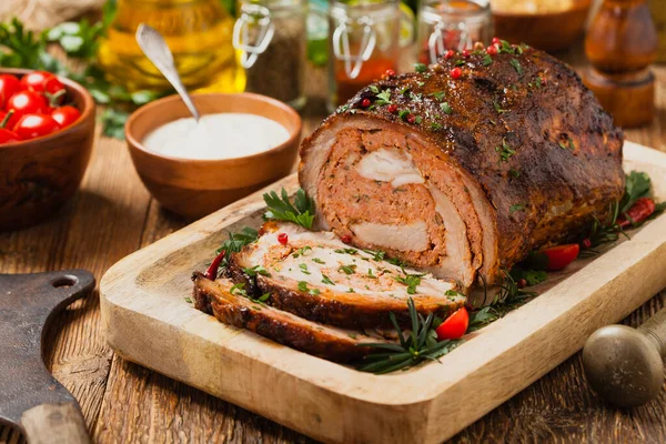 Roasted Whole Stuffed Minced Pork Neck Front View Natural Wooden — Stock Photo, Image