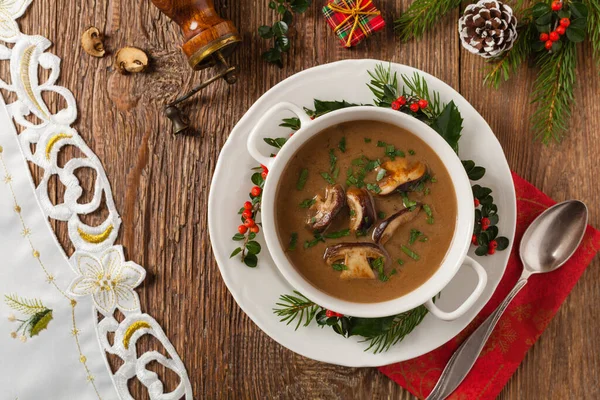 Sopa Champiñones Tradicional Hecha Champiñones Porcini Decoración Navidad Vista Superior — Foto de Stock