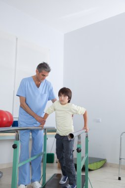 Erkek terapist çocuk ile çalışma