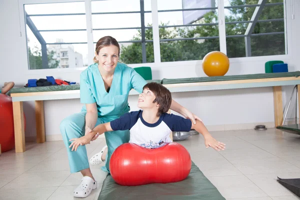 Therapist woman working  with boy — Stock Photo, Image