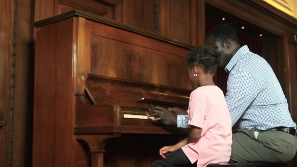 Father and daugther playing — Stock Video