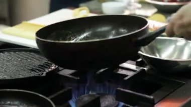 Biber kızartma kadın