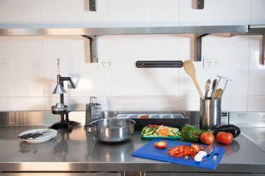 Gemide sebze ile mutfak