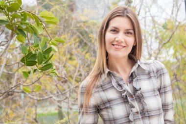 gülümseyen güzel kadın 