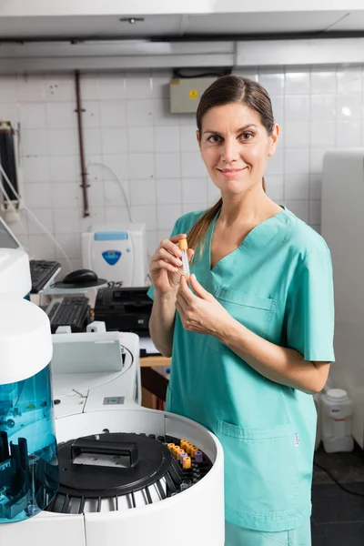 Trabalhador de laboratório médico — Fotografia de Stock