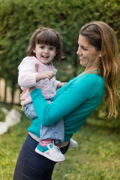 Madre con su hija —  Fotos de Stock