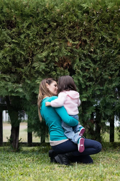 Madre con su hija —  Fotos de Stock