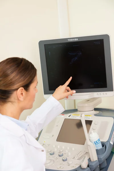 Woman doctor working — Stock Photo, Image