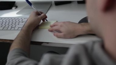 adam yazılı notlar  