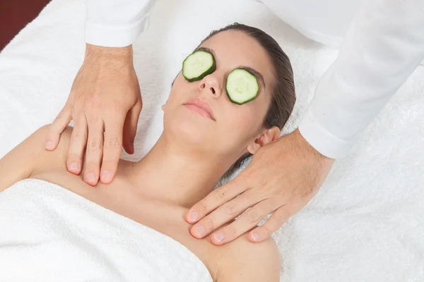 Woman gets a massage — Stock Photo, Image