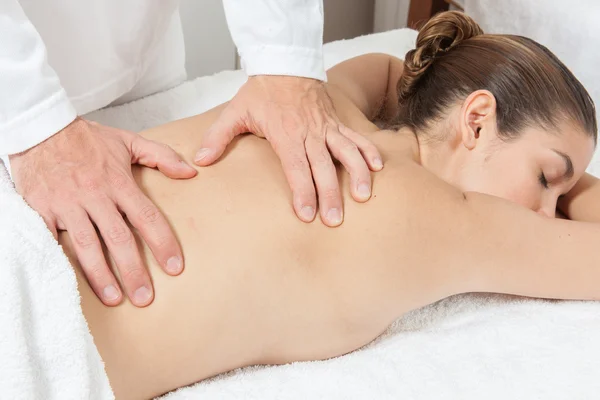 Woman getting a massage — Stock Photo, Image