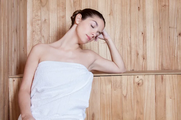 Woman relaxed inside the sauna — Stock Photo, Image