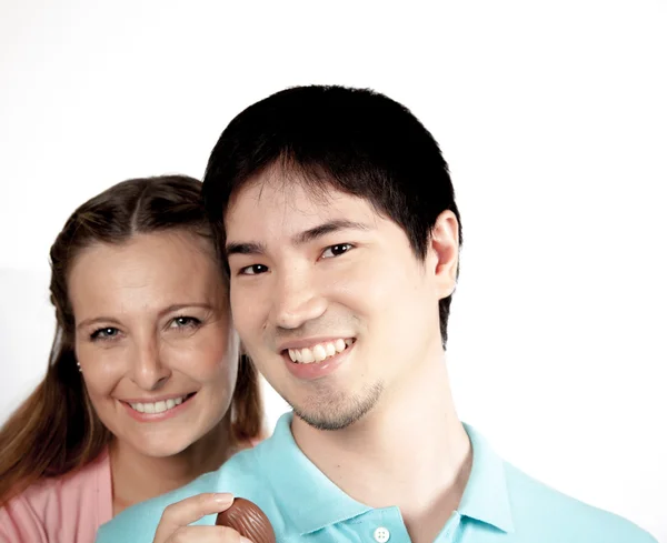 Couple avec oeufs de Pâques — Photo