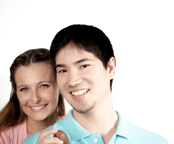 Couple avec oeufs de Pâques — Photo