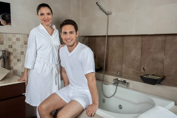 Couple at the bathroom — Stock Photo, Image