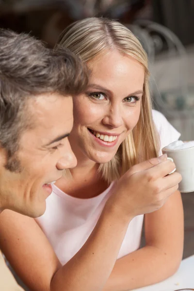 Couple in love drinking coffee — Stock Photo, Image