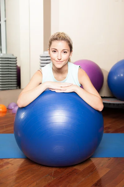 Vrouw maken van yoga — Stockfoto