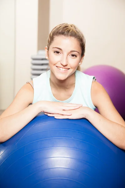 Vrouw maken van yoga — Stockfoto