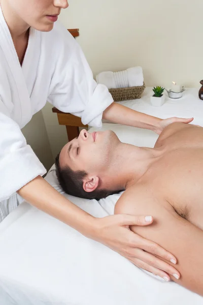 Guy laid receiving massage — Stock Photo, Image