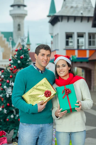 Paar in Kerstmis — Stockfoto