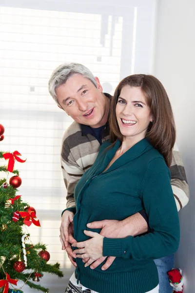 Mujer embarazada feliz en Navidad —  Fotos de Stock