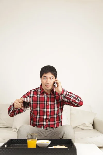 Man talking by phone and angry — Stock Photo, Image