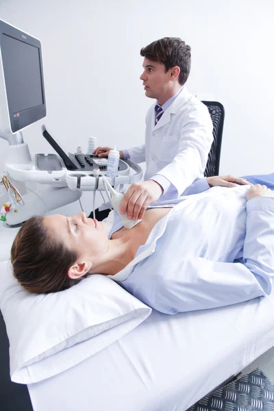 Doctor doing a doppler sonography — Stock Photo, Image