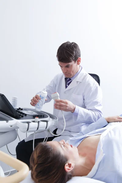 Doctor doing a doppler sonography — Stock Photo, Image