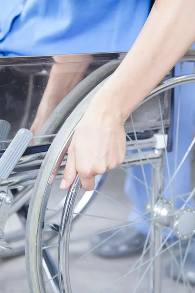 車椅子で患者のクローズ アップ — ストック写真