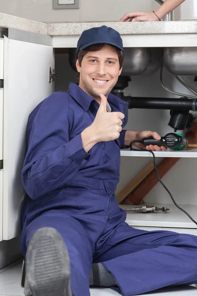 Plumber showing thumb up — Stock Photo, Image