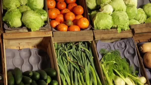 Legumes no supermercado verde — Vídeo de Stock