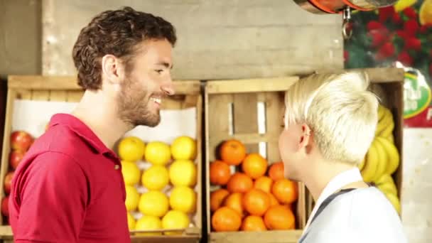 Customer buying some fruit — Stock Video