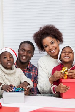 Hediyeler montaj birlikte aile