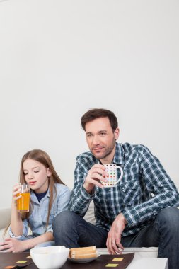 bir brakfast olan aile