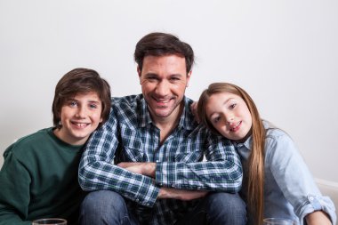 Baba ve çocukları.